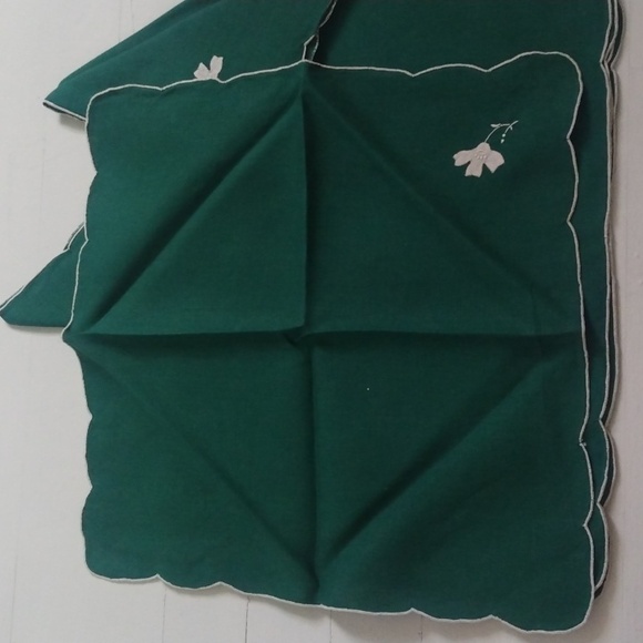 4 Vintage Green and Floral Placemats and 4 Napkins - Picture 4 of 5